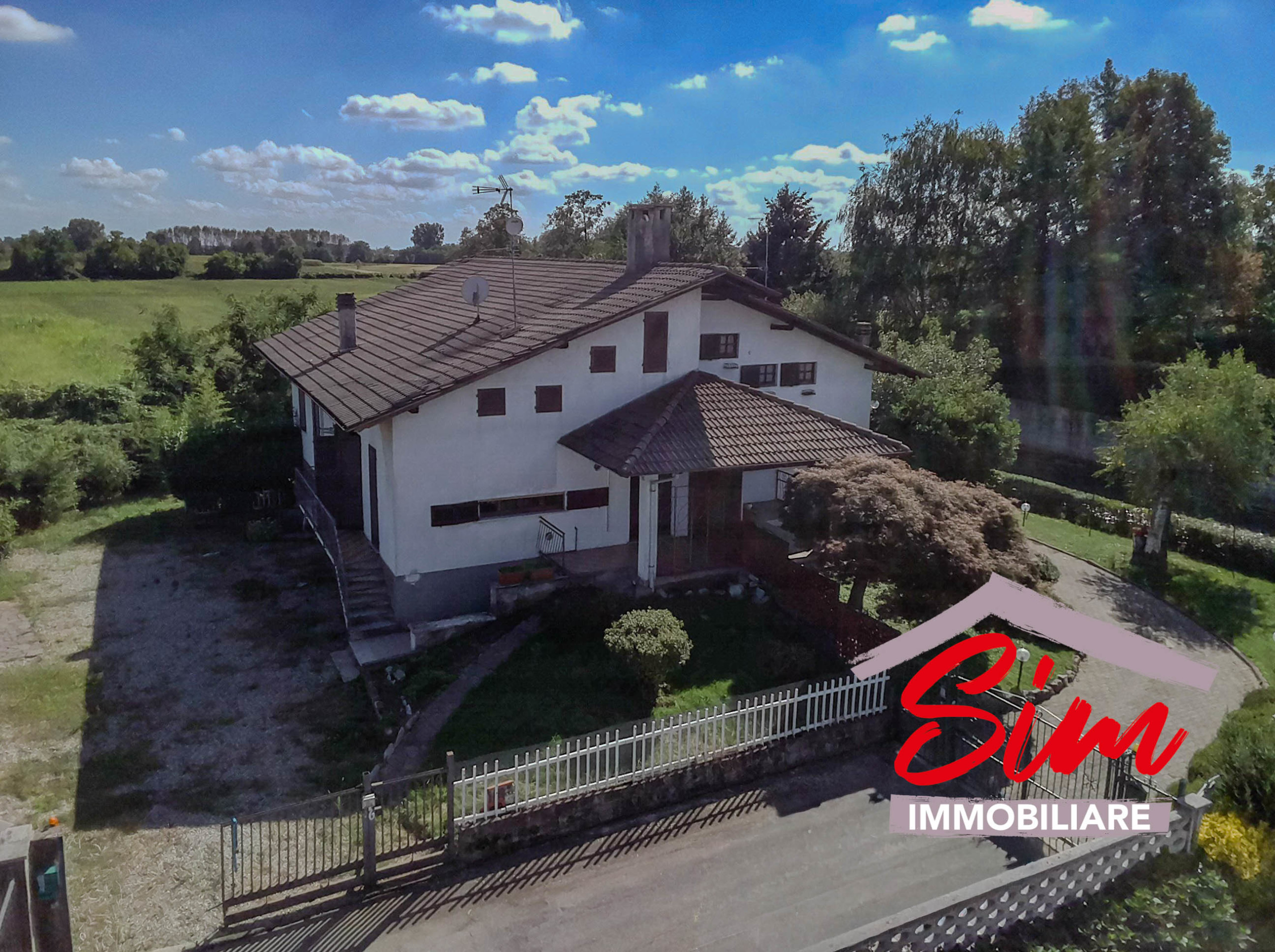 Villa con giardino in via c. minoretti snc, Carpignano Sesia