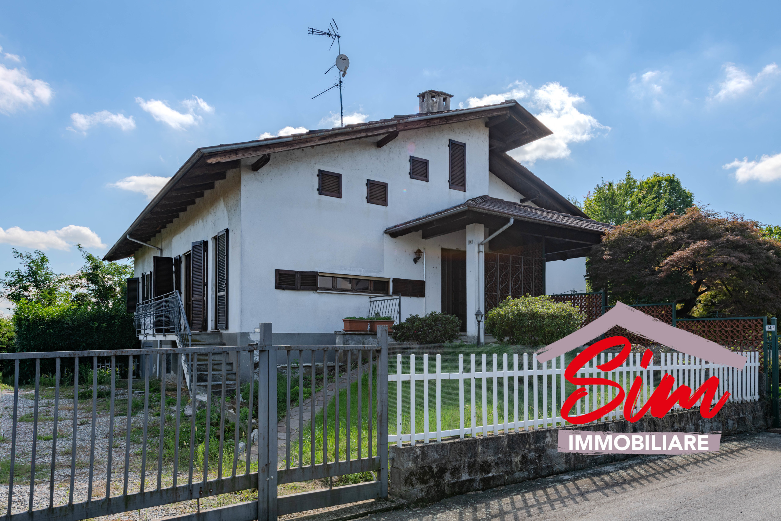 Villa con giardino in via c. minoretti snc, Carpignano Sesia