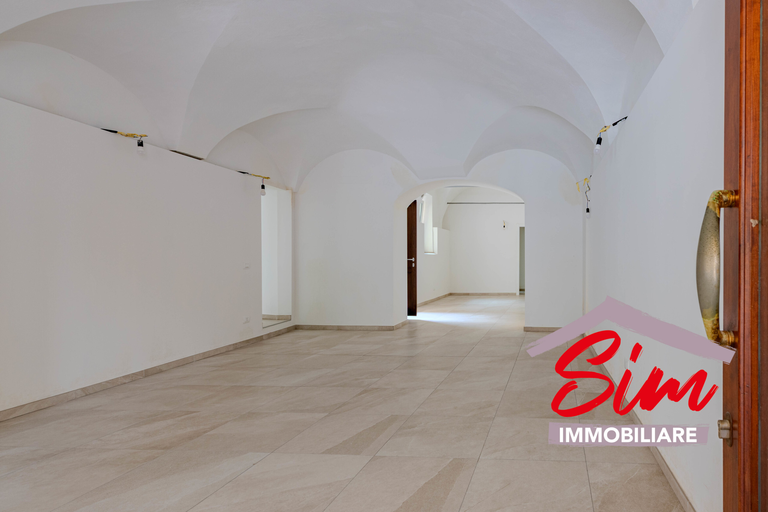 Locale commerciale ristrutturata in corso cavour snc, Trino