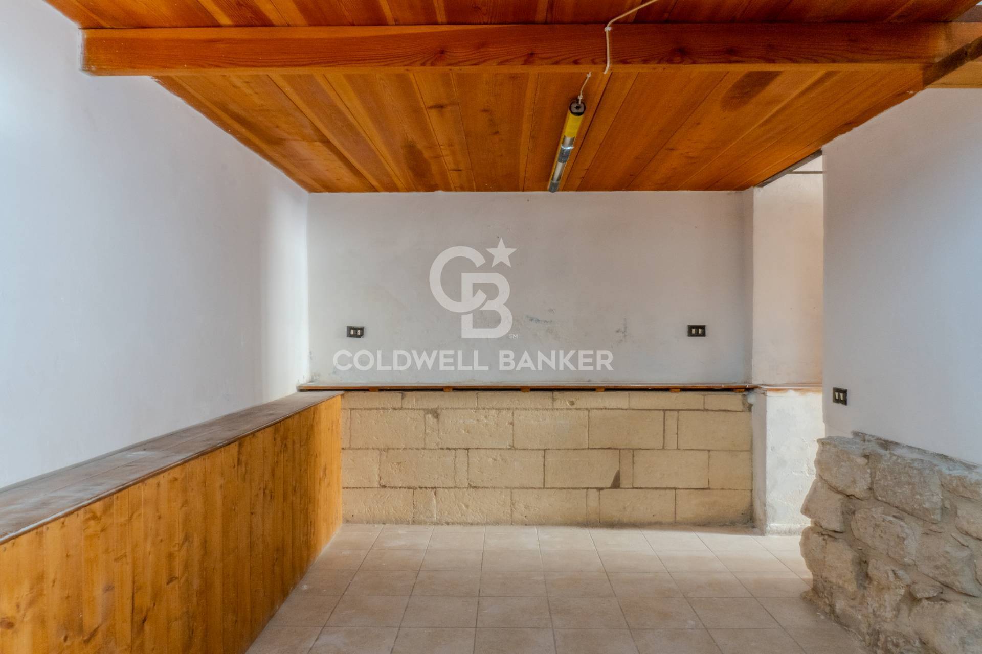 Locale commerciale in affitto a Trani