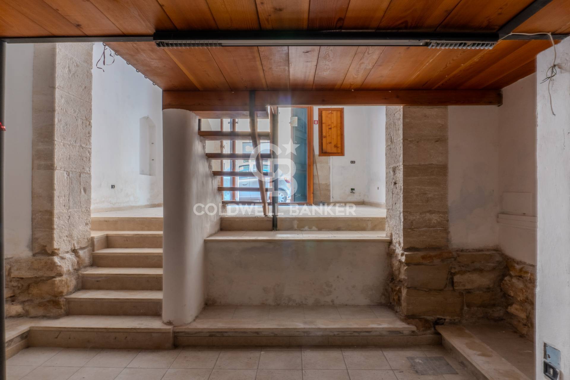 Locale commerciale in affitto a Trani