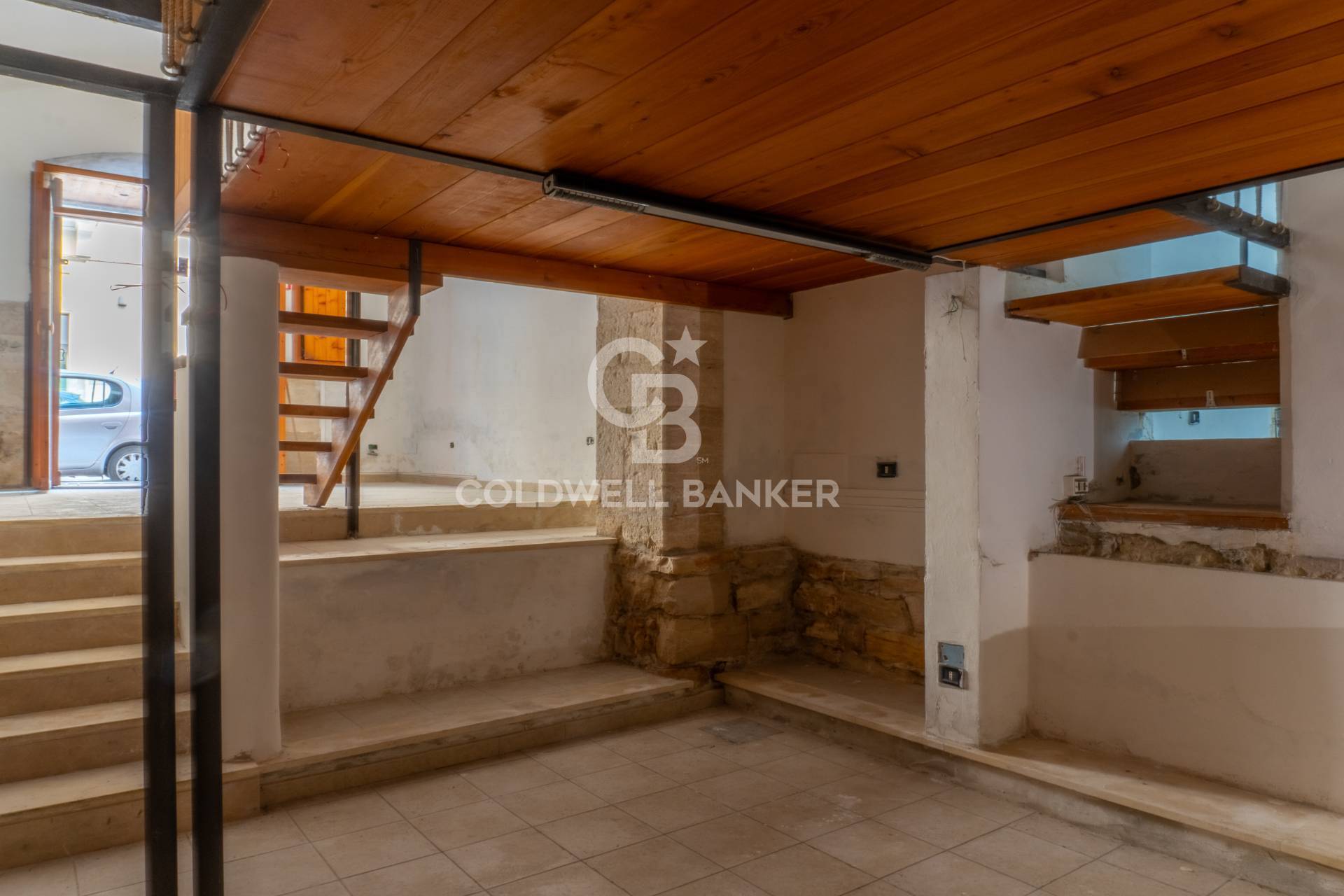 Locale commerciale in affitto a Trani