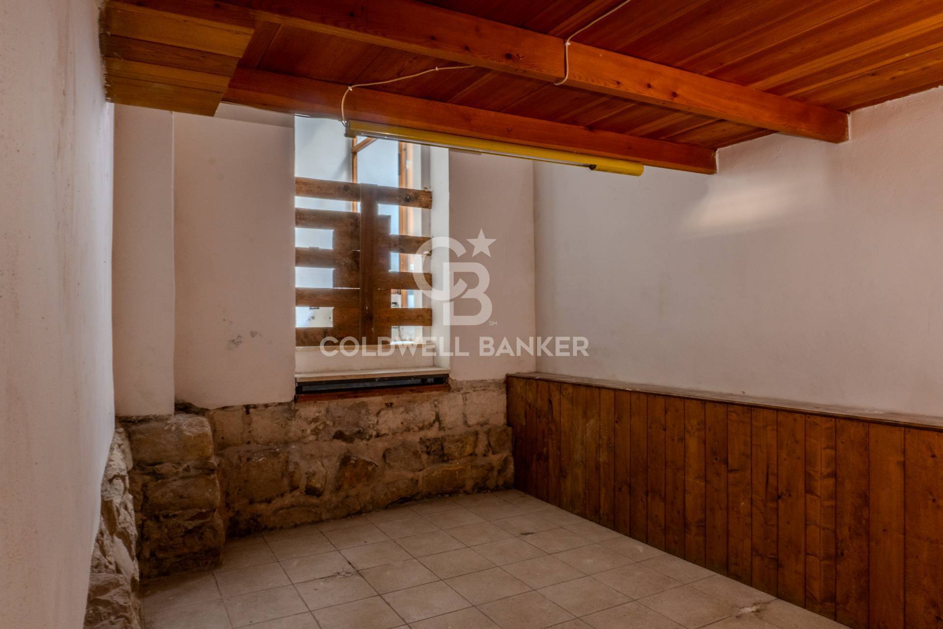 Locale commerciale in affitto a Trani