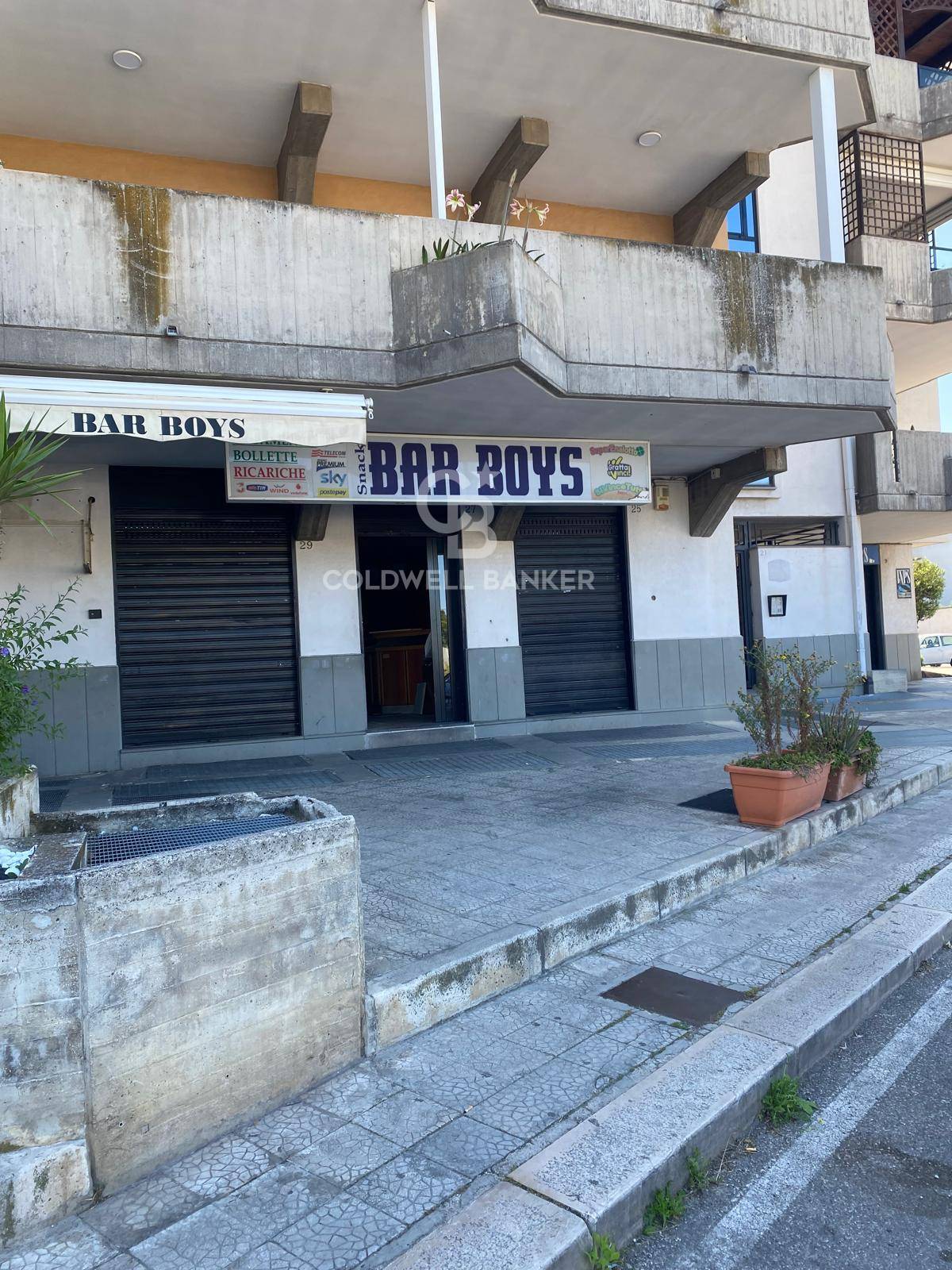 Locale commerciale in affitto a Bari, Carbonara - Ceglie