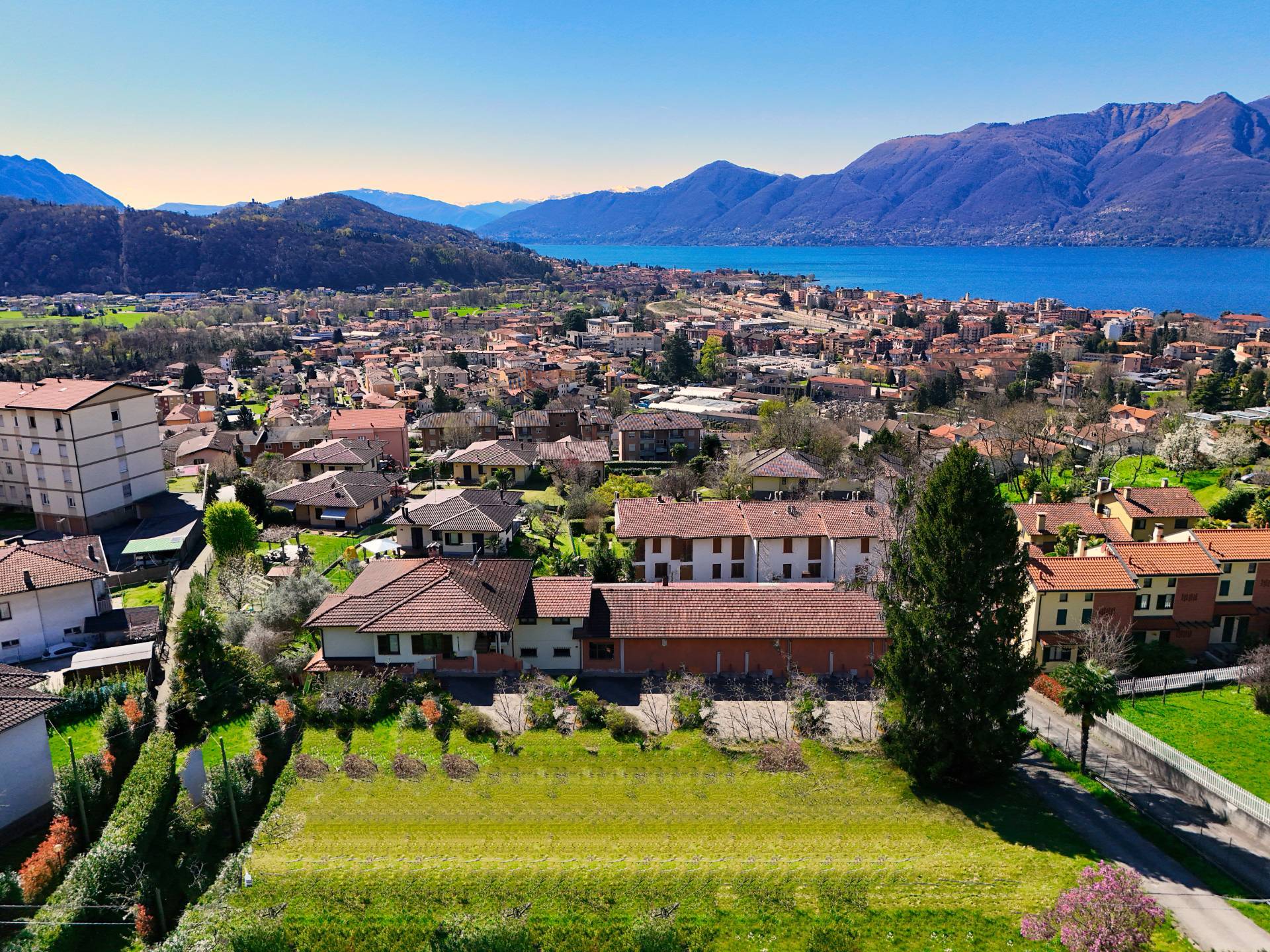 Bifamiliare in vendita a Luino