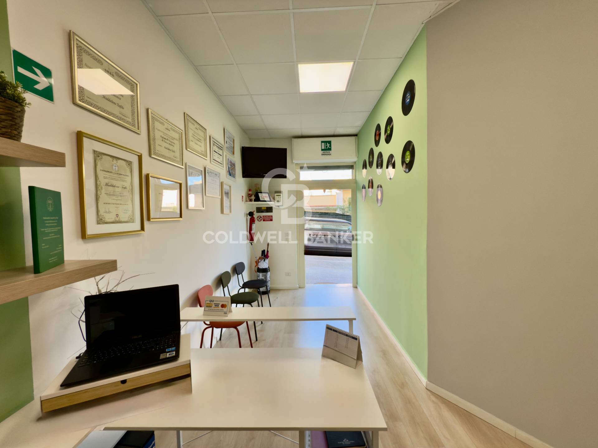 Locale commerciale in vendita a Bari, S. Spirito