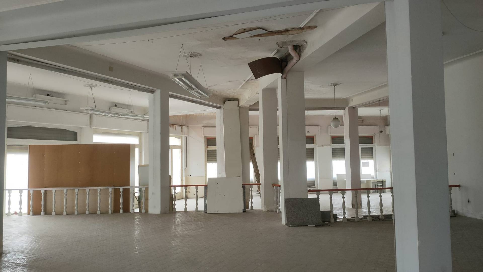 Negozio in vendita a Turi