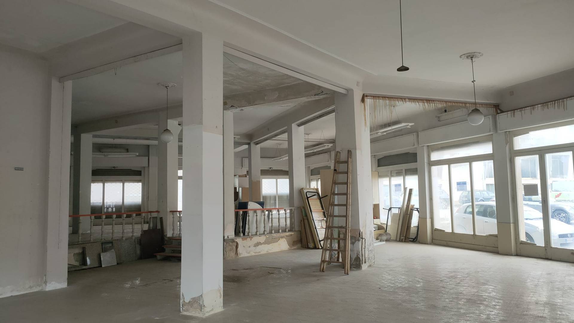 Negozio in vendita a Turi