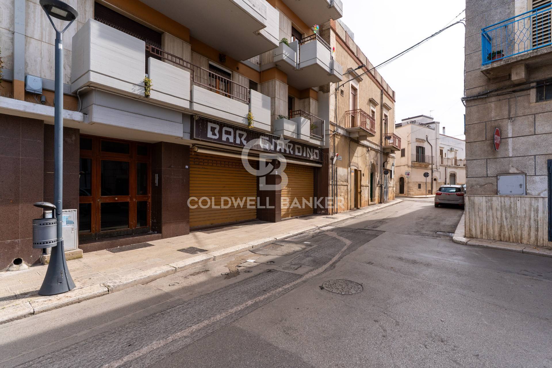 Locale commerciale in vendita a Toritto