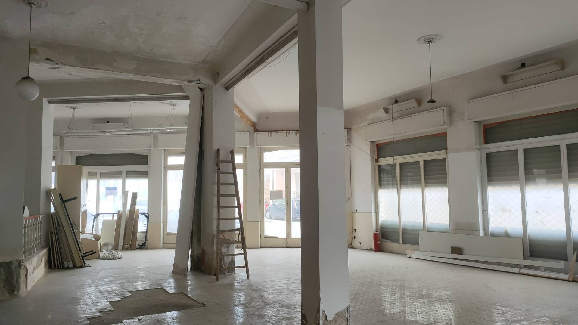 Negozio in vendita a Turi