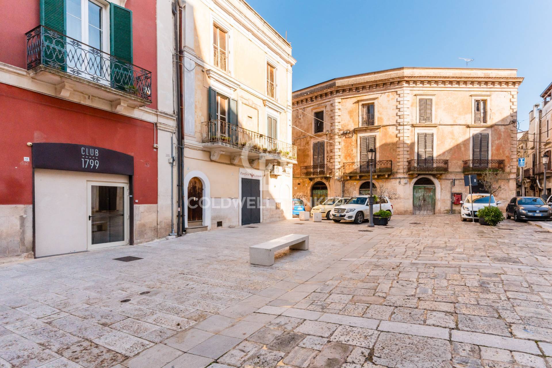 Locale commerciale in vendita a Acquaviva delle Fonti