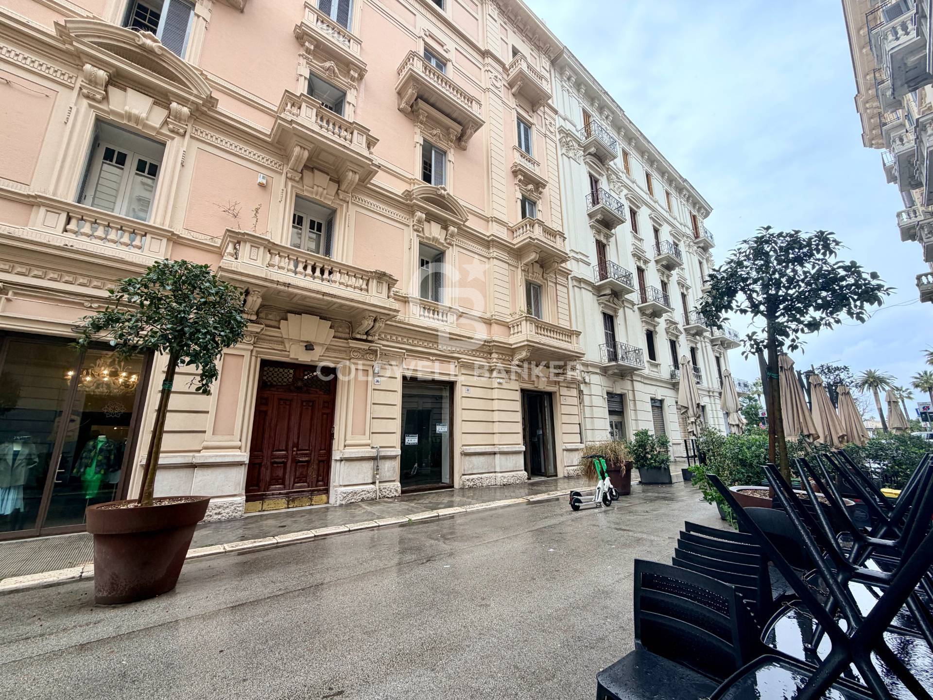 Locale commerciale in affitto a Bari, Murat