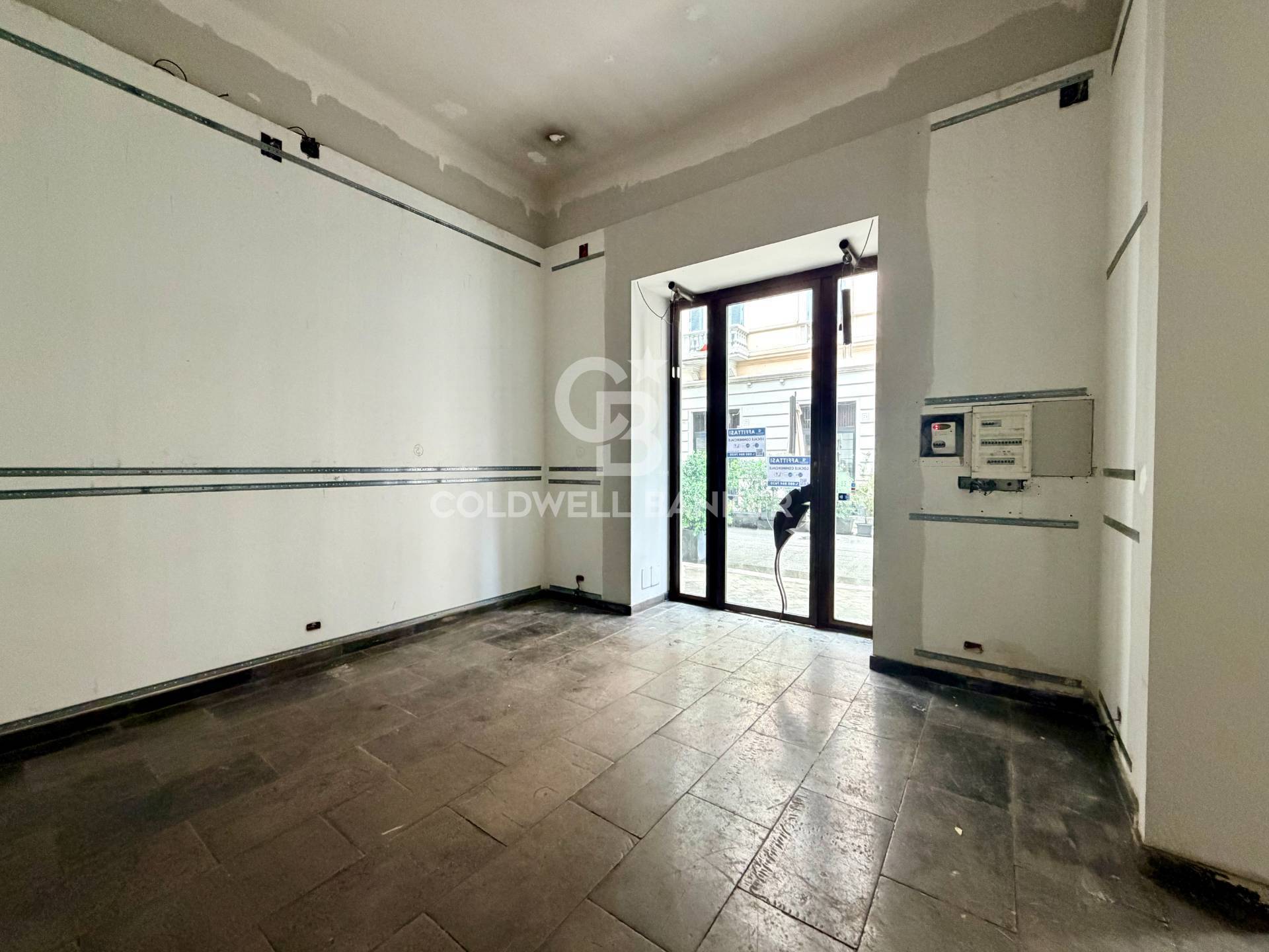 Locale commerciale in affitto a Bari, Murat