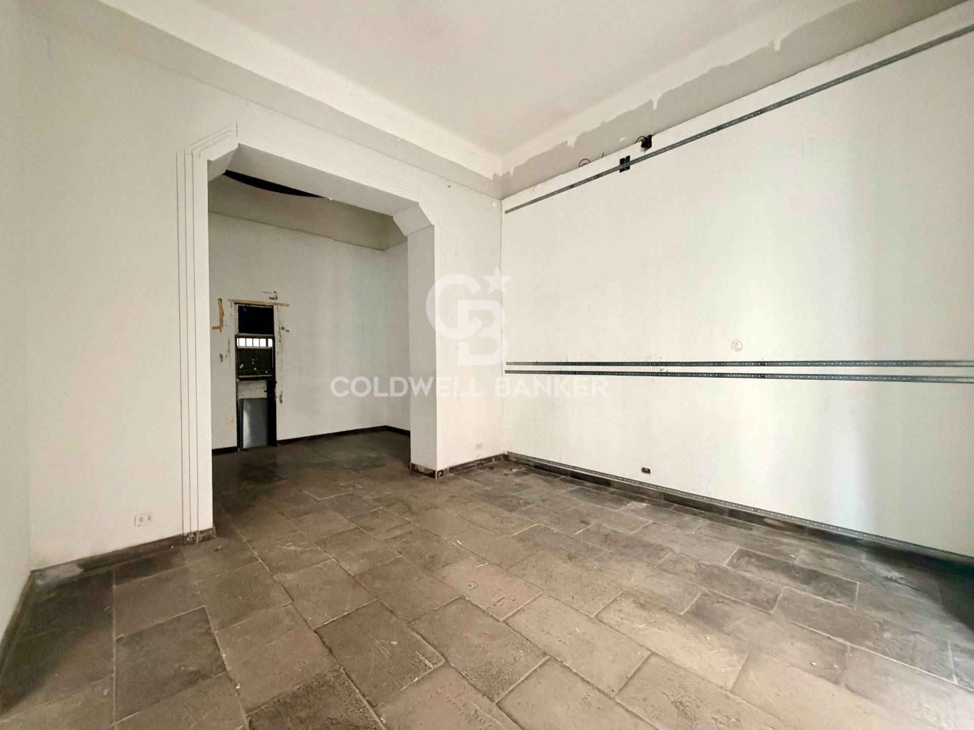 Locale commerciale in affitto a Bari, Murat