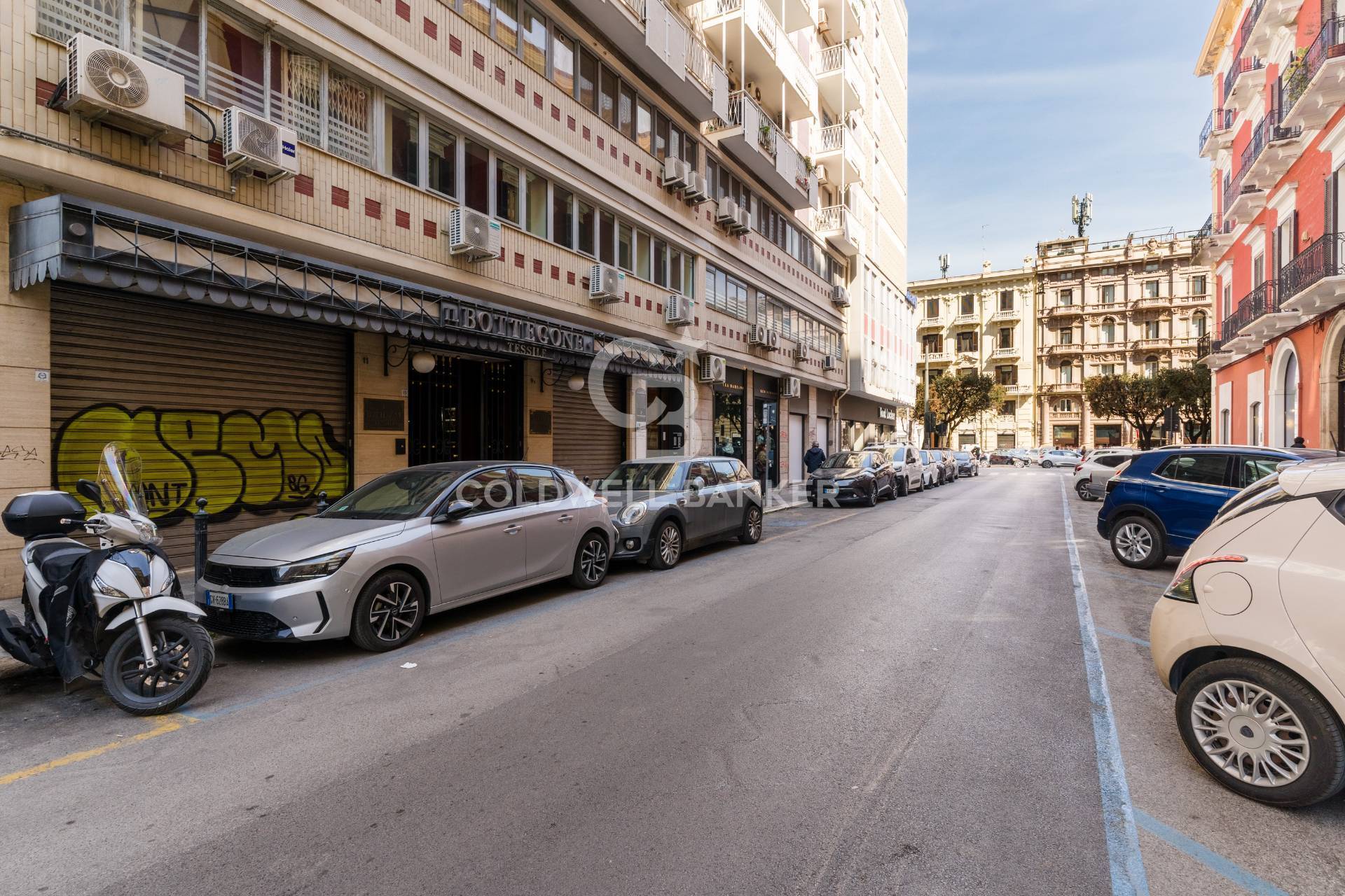 Locale commerciale in affitto a Bari, Murat