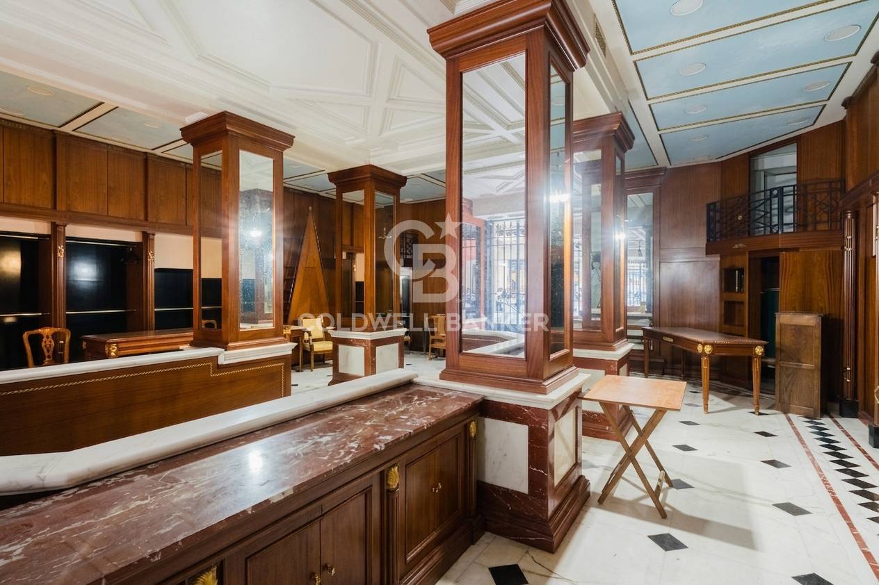 Locale commerciale in affitto a Bari, Murat