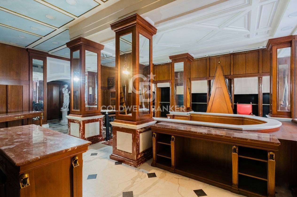 Locale commerciale in affitto a Bari, Murat