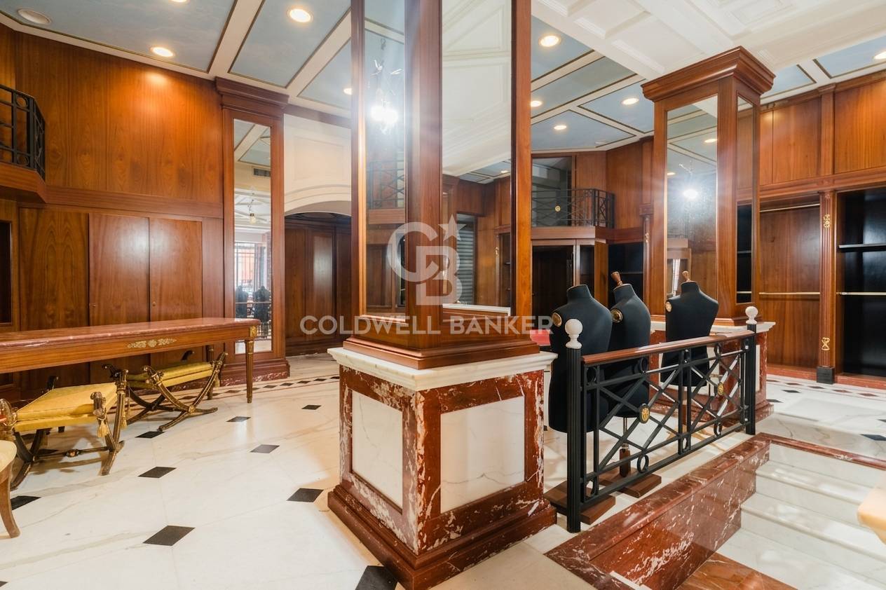 Locale commerciale in affitto a Bari, Murat