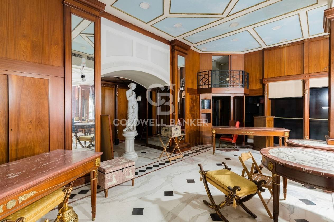 Locale commerciale in affitto a Bari, Murat