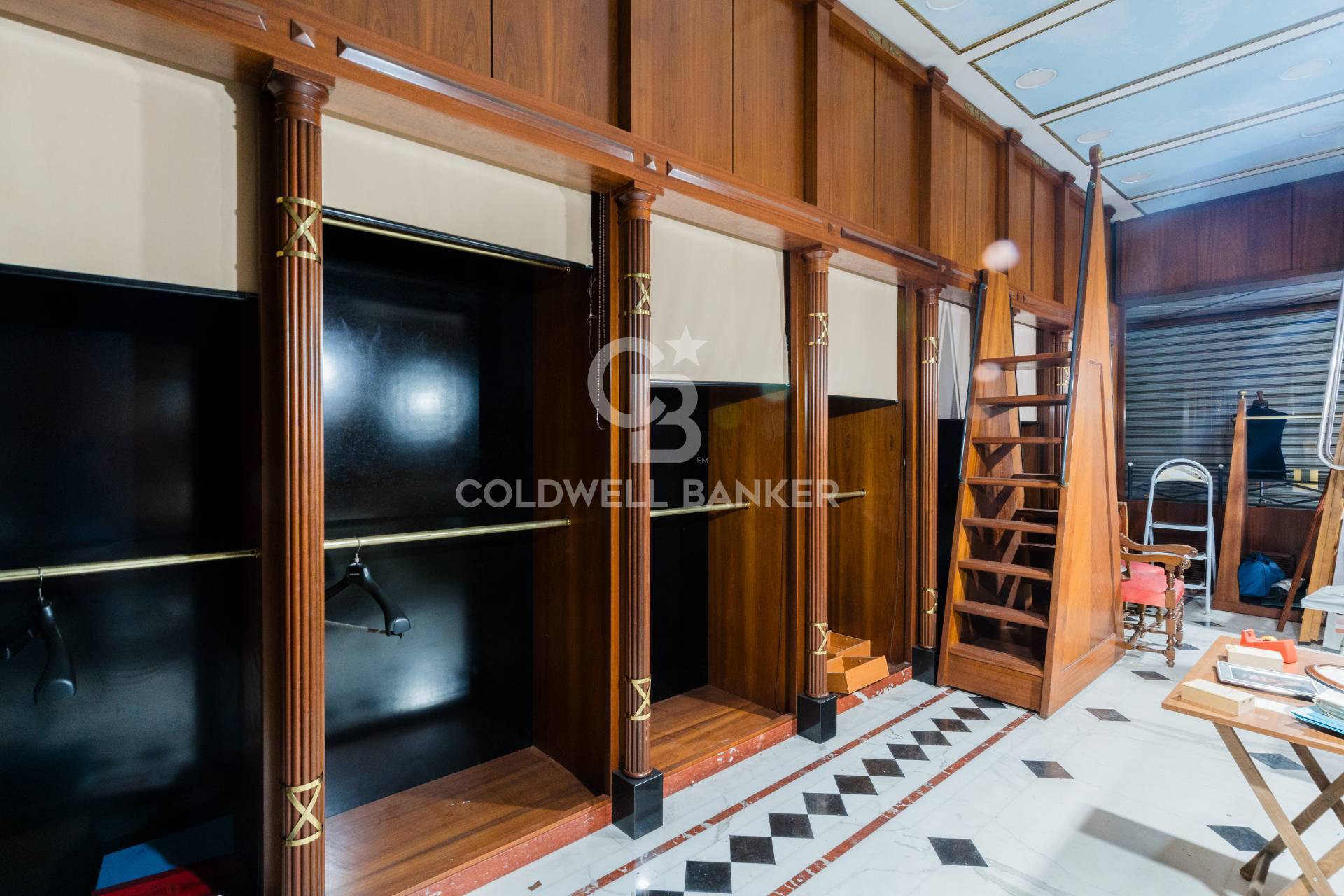 Locale commerciale in affitto a Bari, Murat