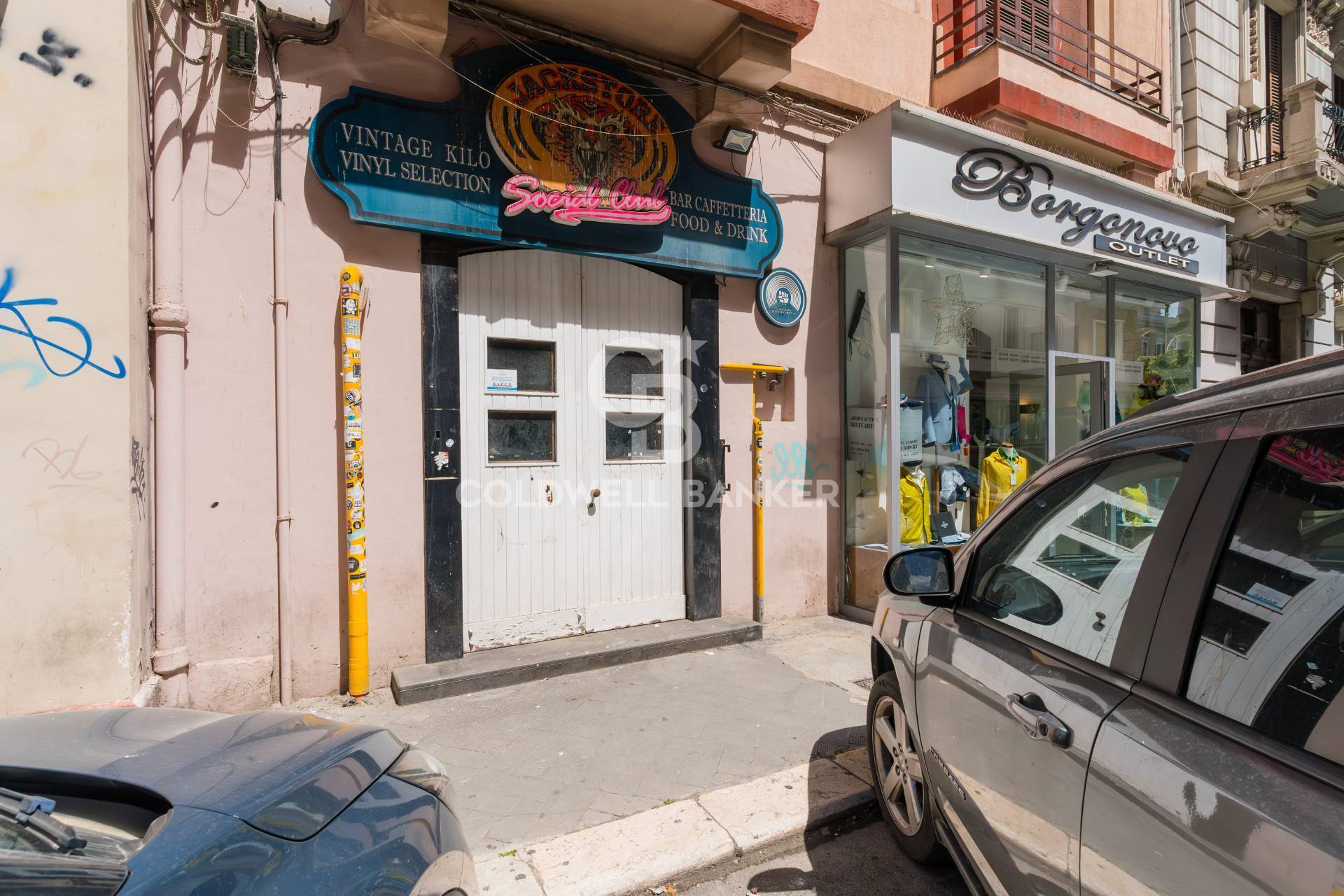Locale commerciale in vendita a Bari, Murat