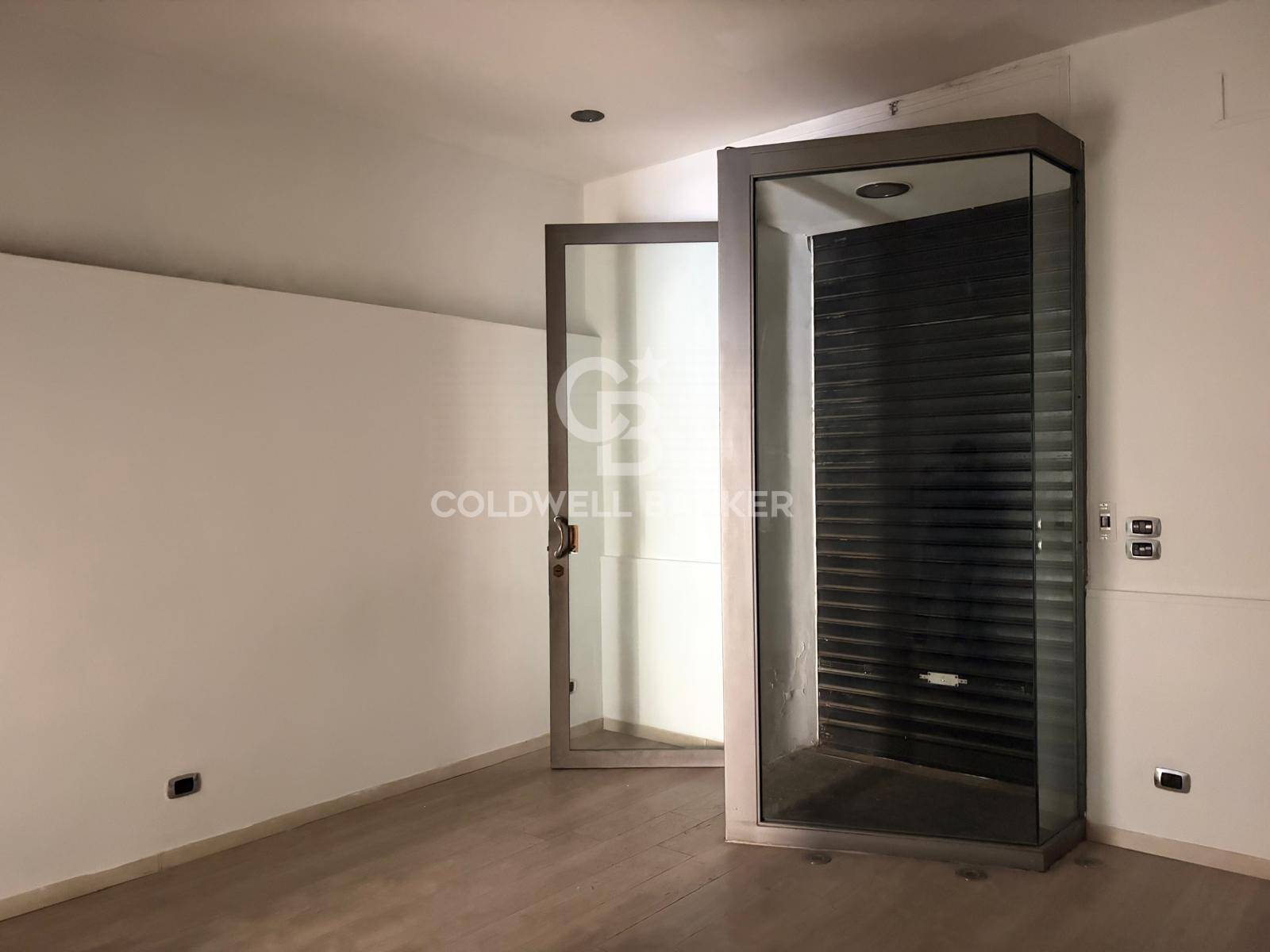 Locale commerciale in affitto a Bari, S. Spirito