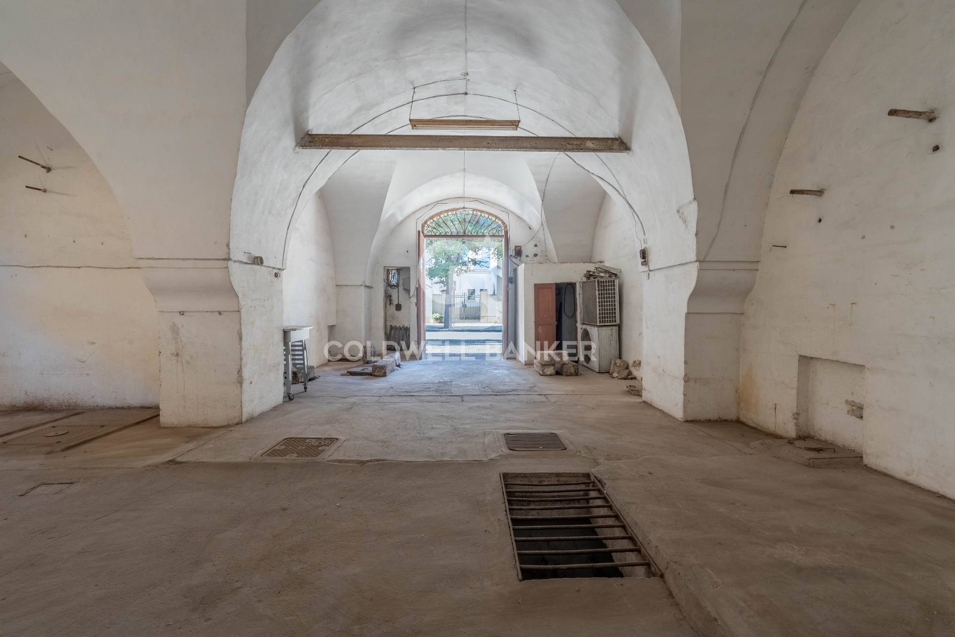 Locale commerciale in vendita a Nard