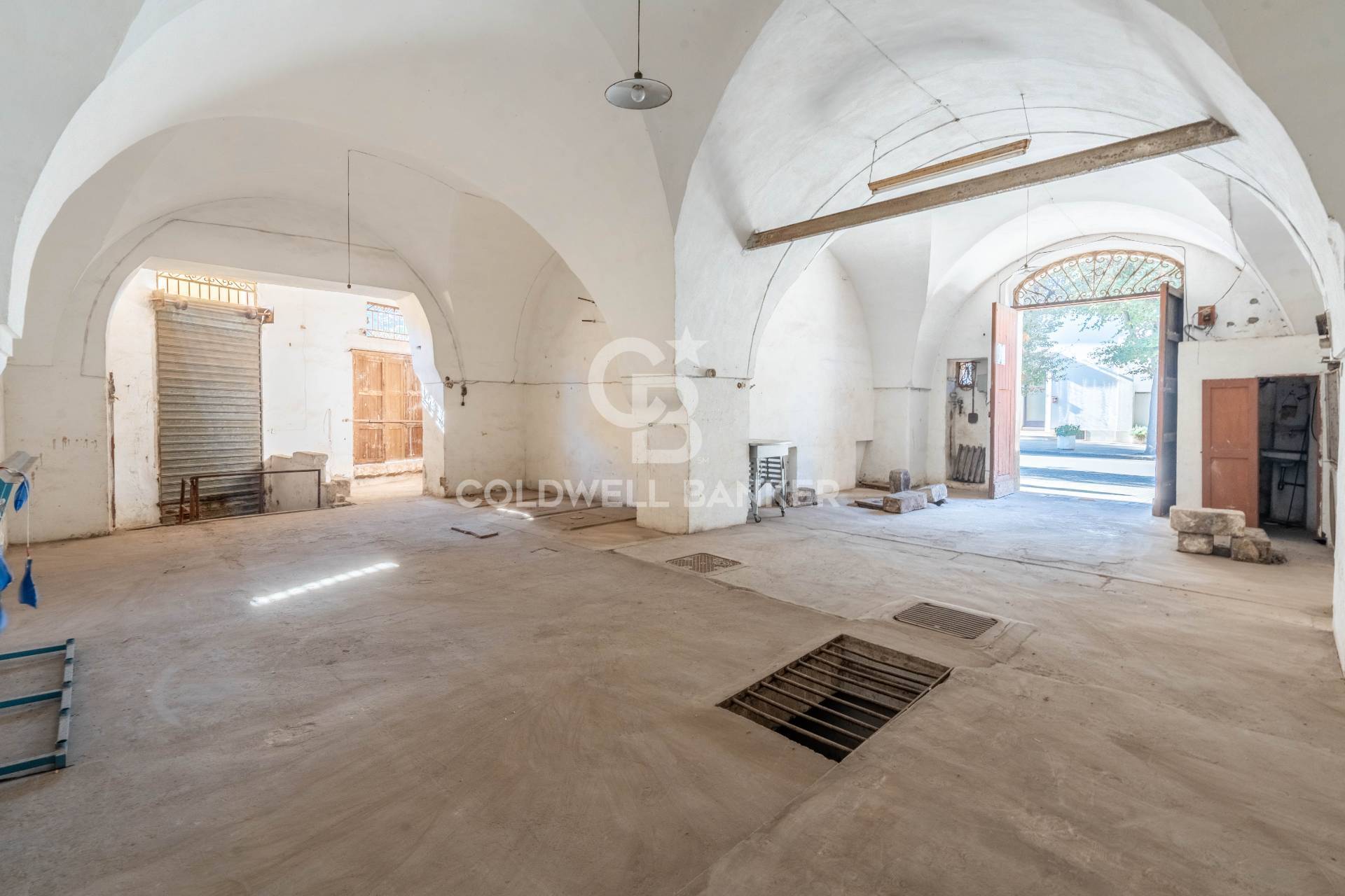 Locale commerciale in vendita a Nard