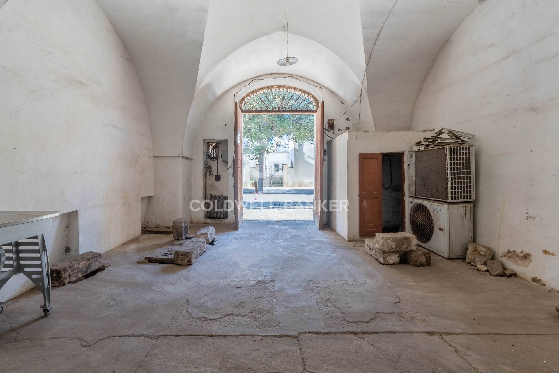 Locale commerciale in vendita a Nard