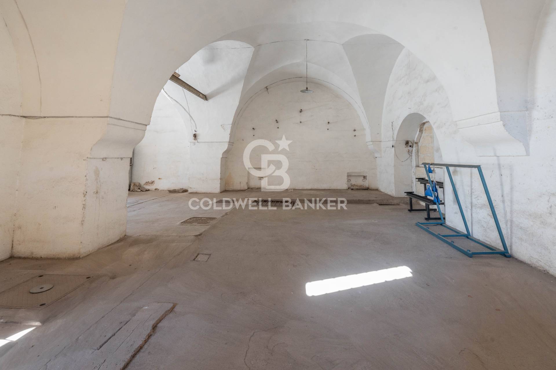 Locale commerciale in vendita a Nard