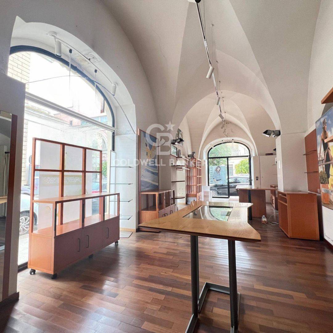Locale commerciale in affitto a Galatina