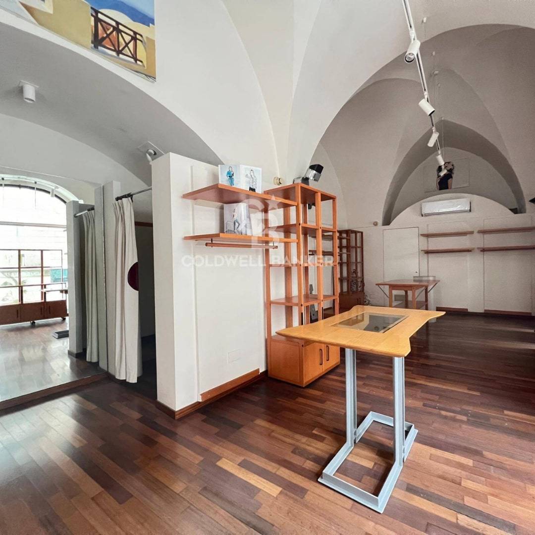 Locale commerciale in affitto a Galatina
