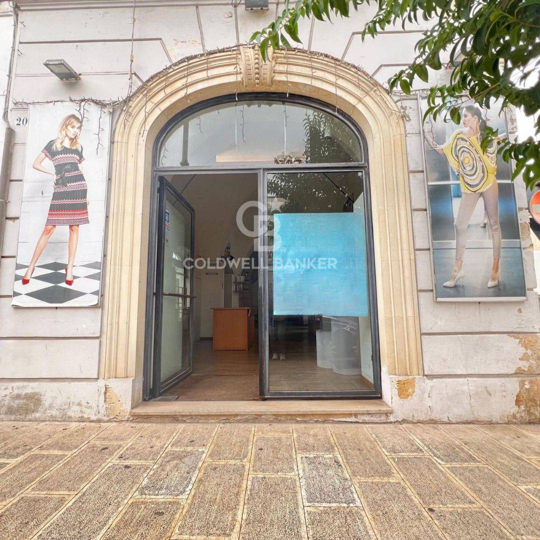 Locale commerciale in affitto a Galatina