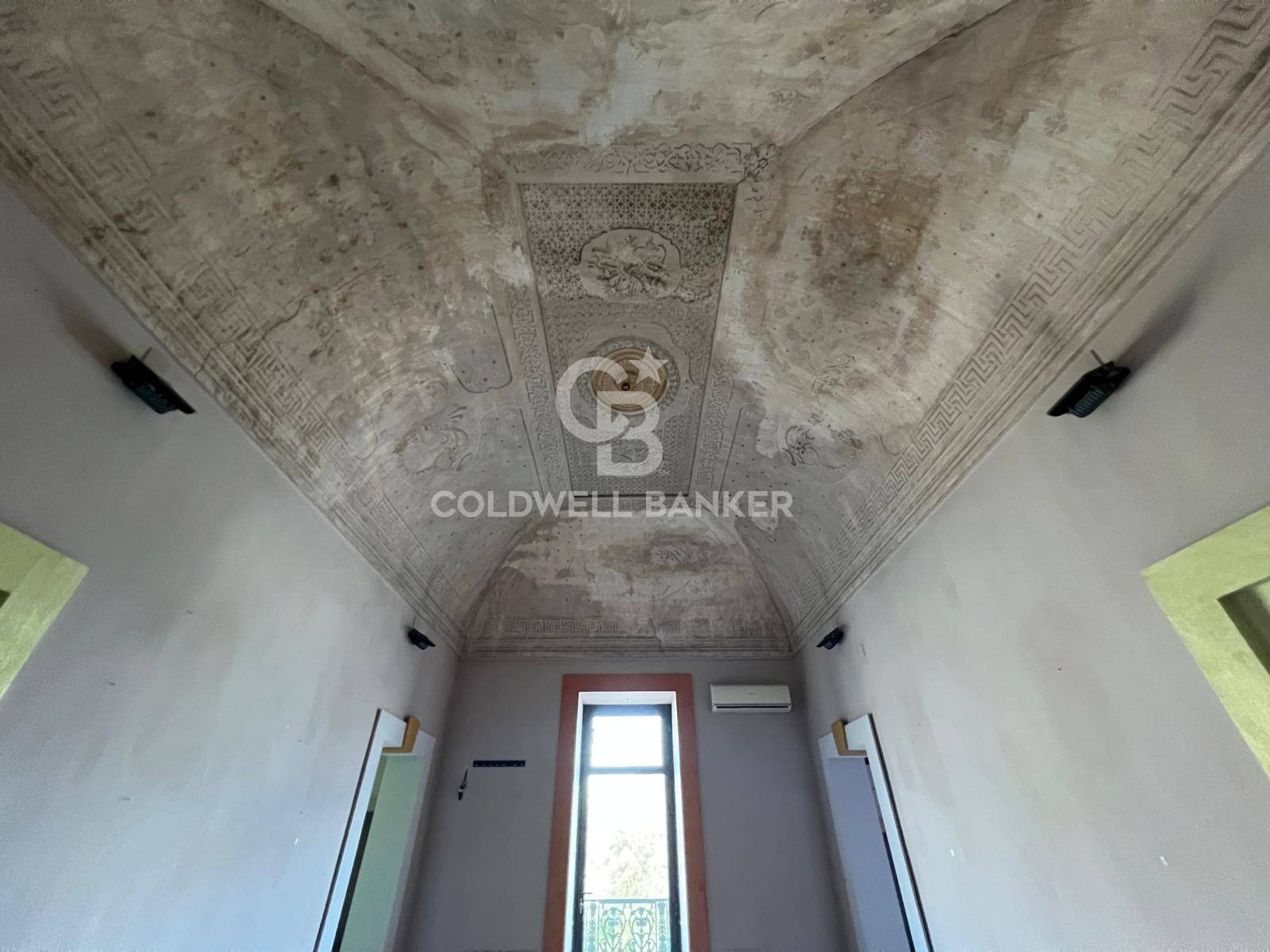 Locale commerciale in affitto a Galatina