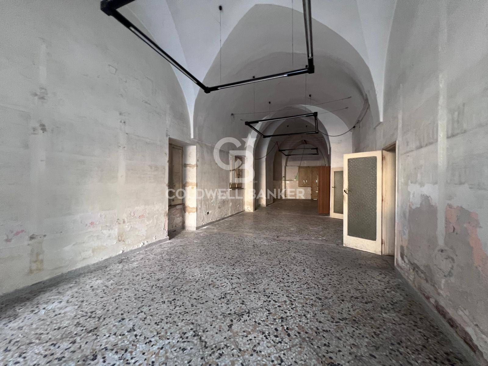 Locale commerciale in affitto a Galatina