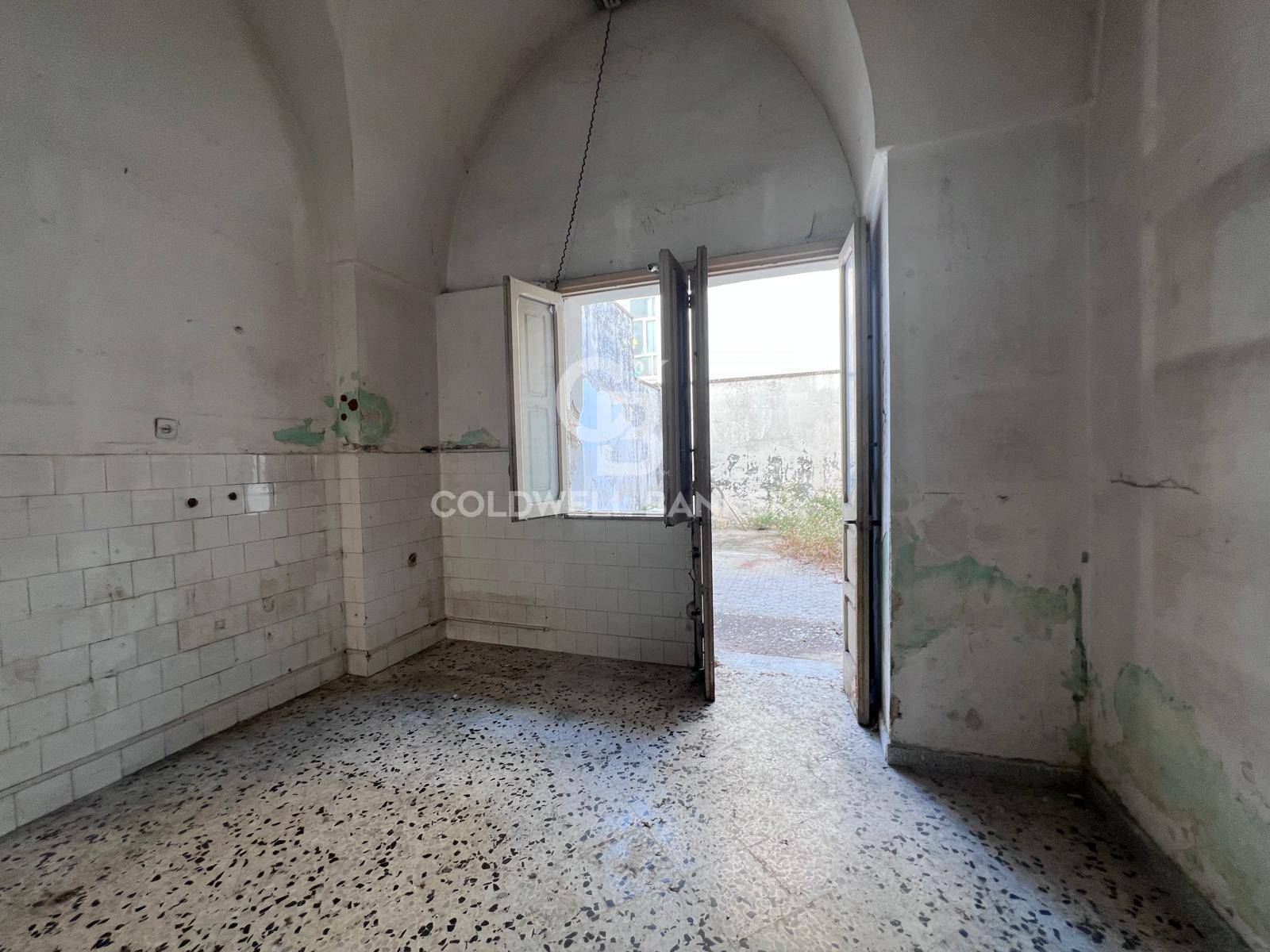 Locale commerciale in affitto a Galatina