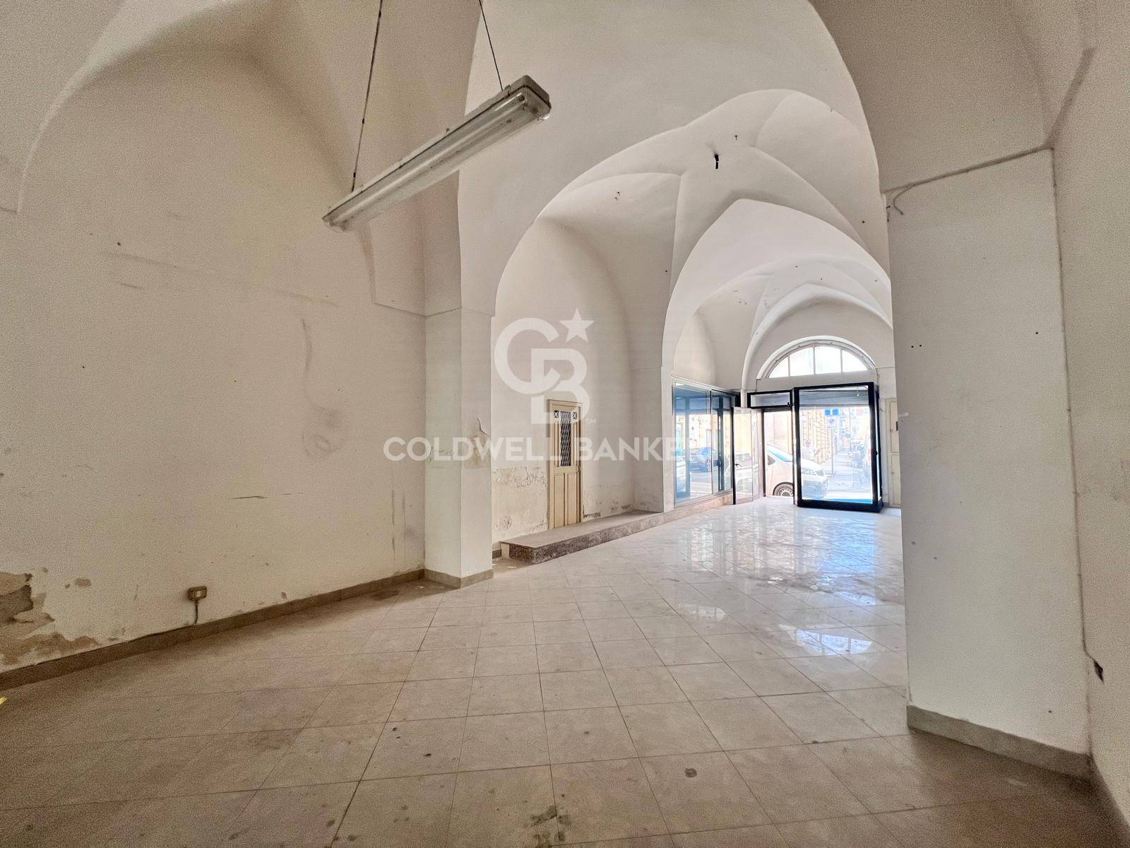 Locale commerciale in vendita a Galatina