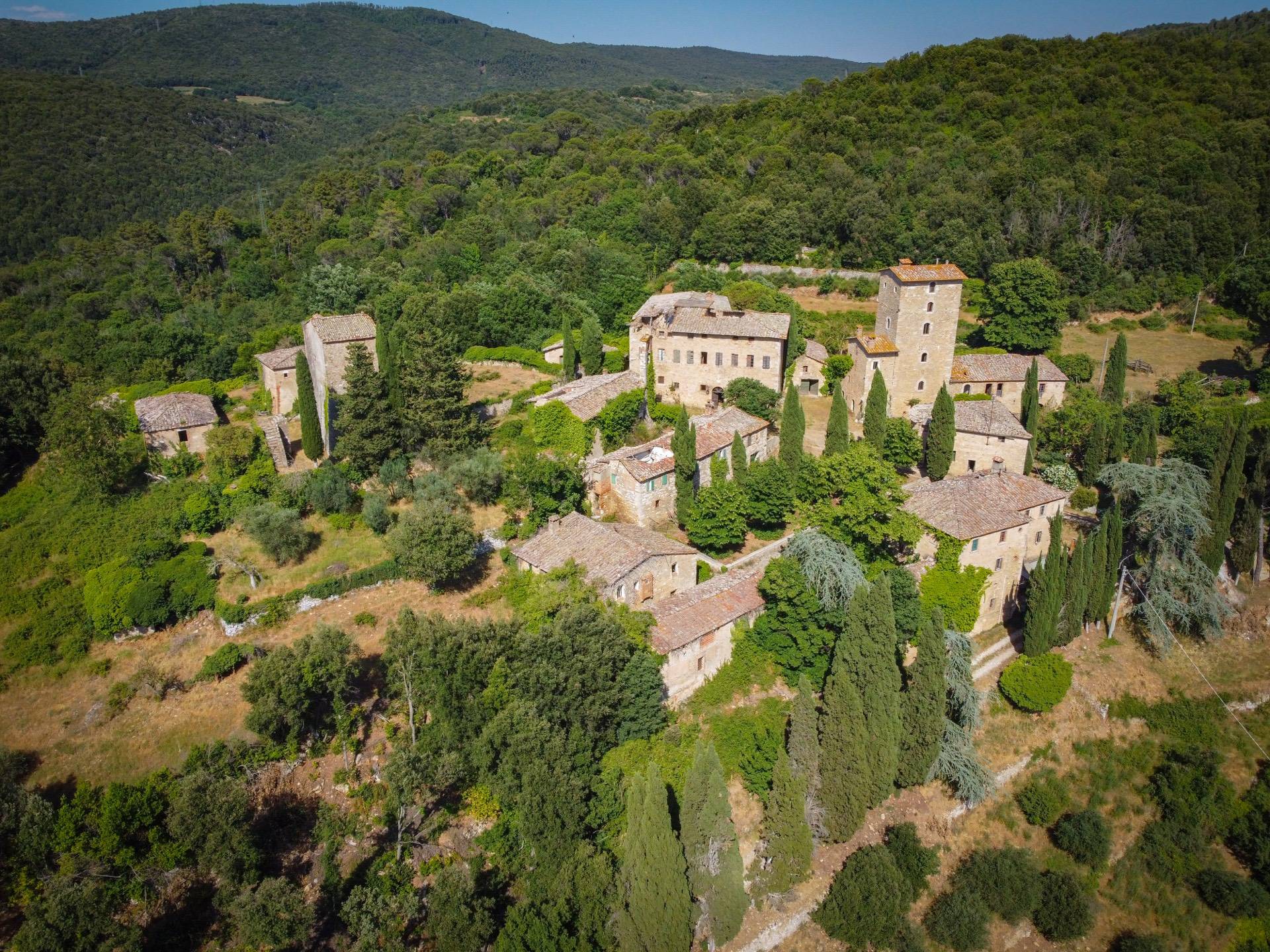 Borgo in vendita a Casole d'Elsa