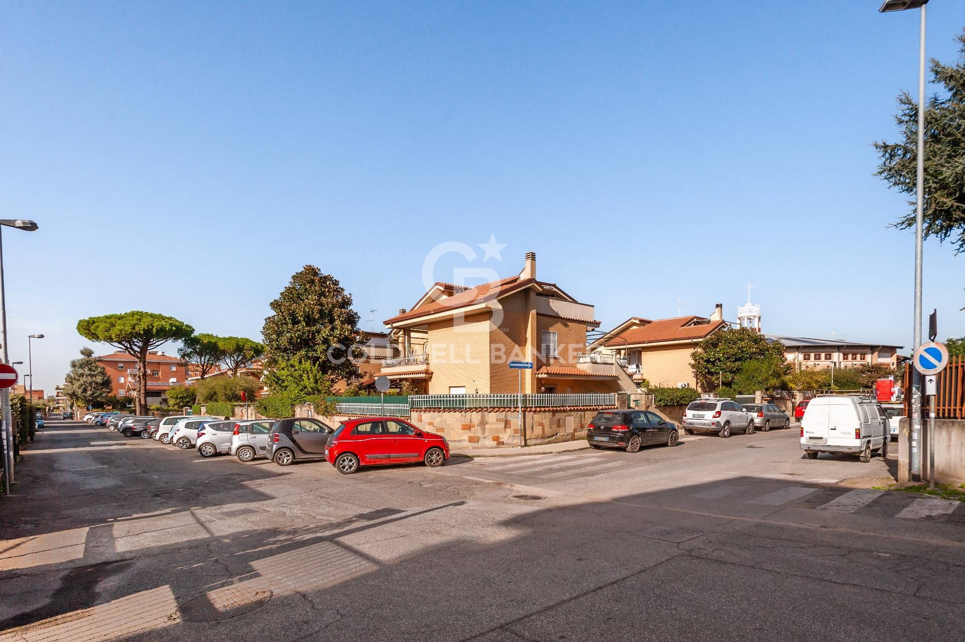 Villa trifamiliare in vendita a Ciampino