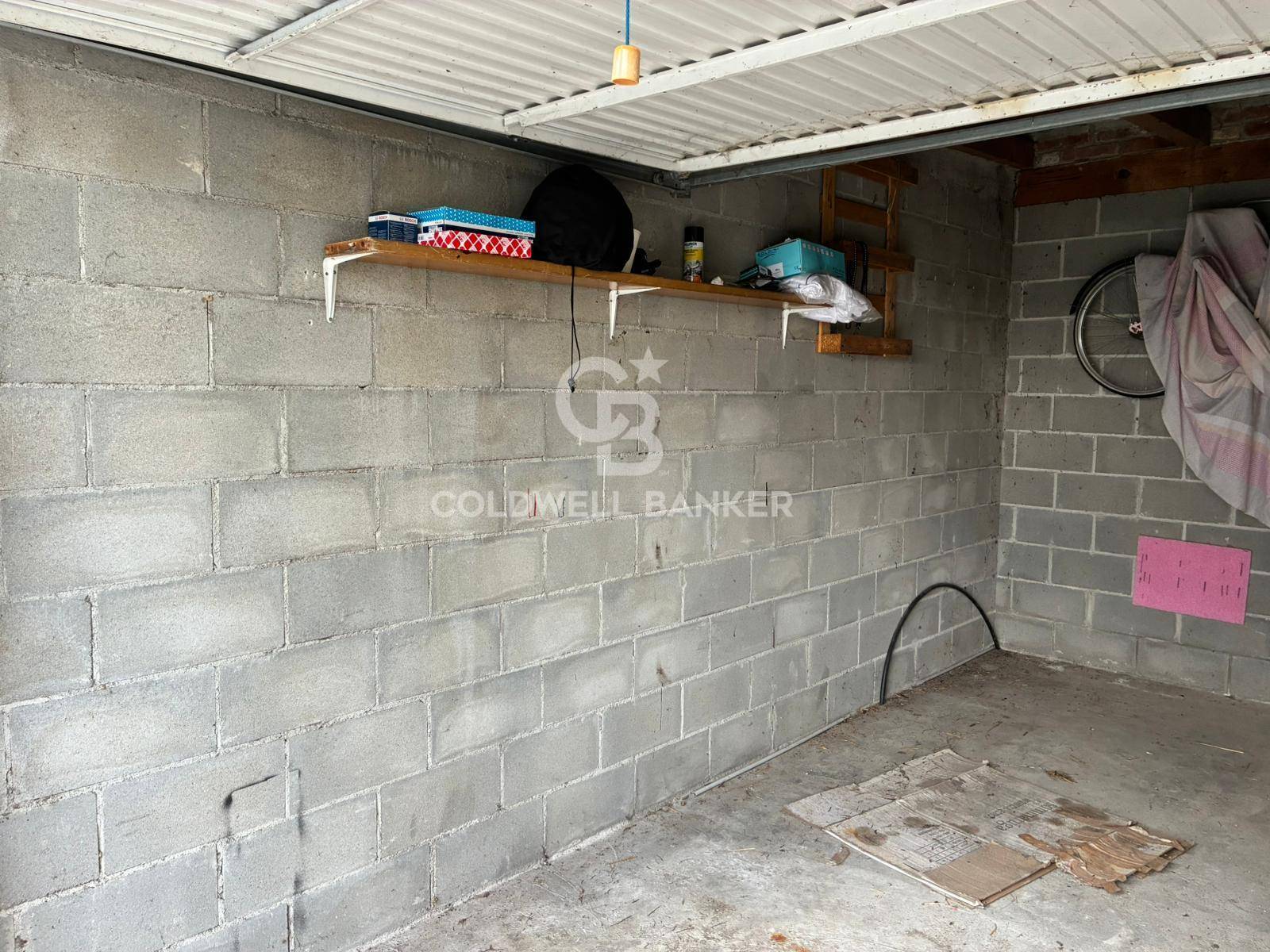 Box o garage in vendita a Mezzanino