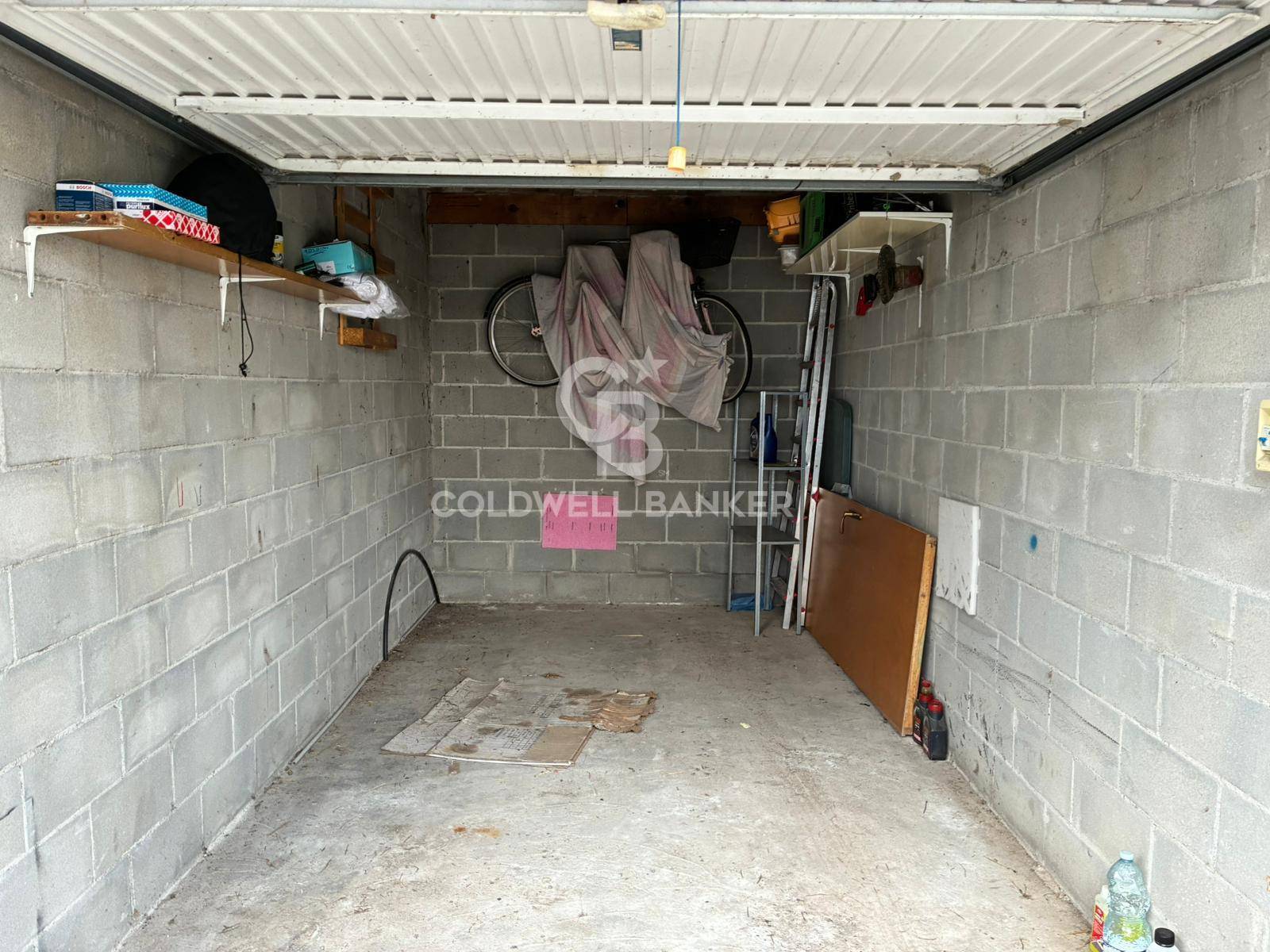 Box o garage in vendita a Mezzanino