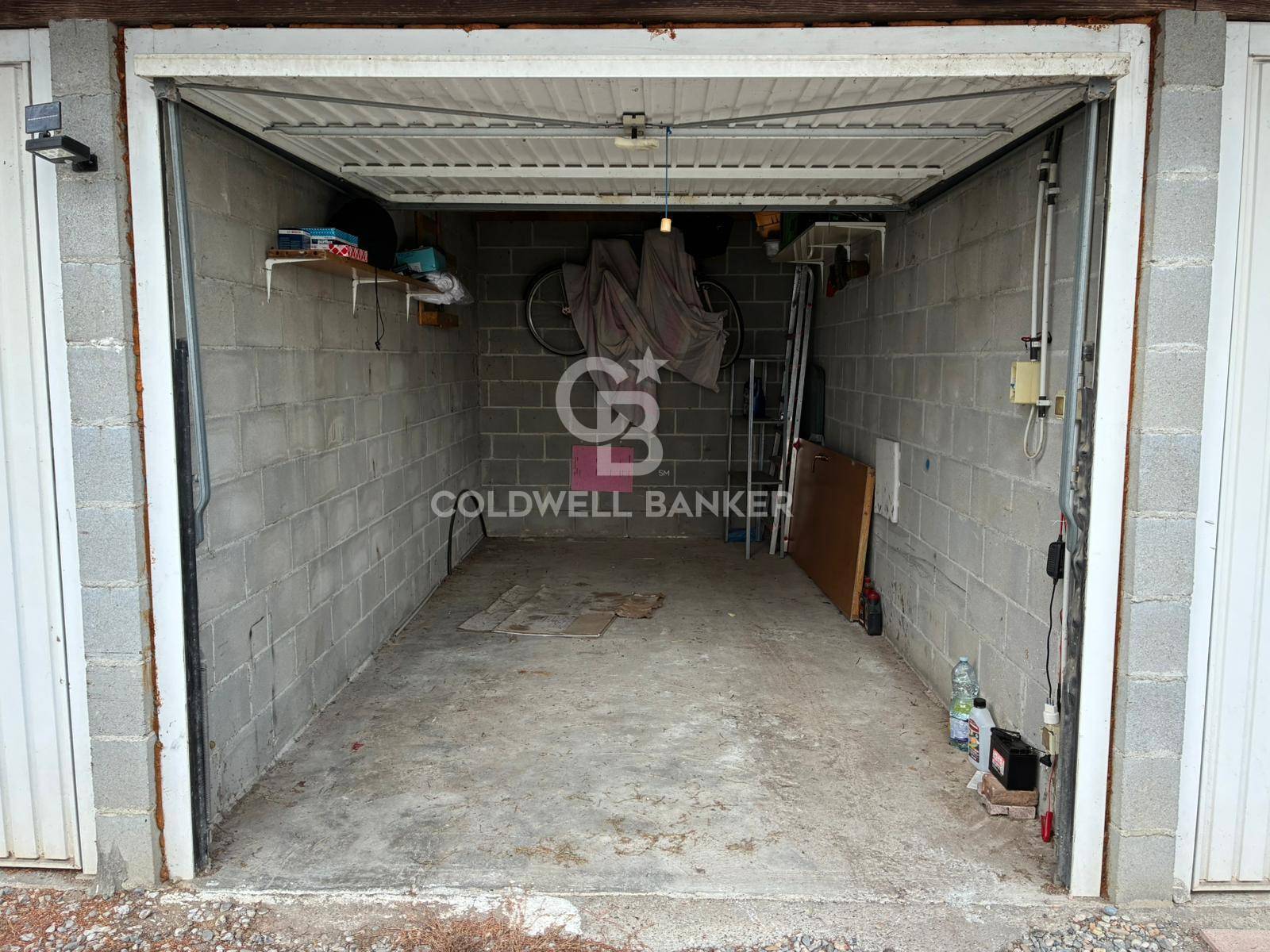 Box o garage in vendita a Mezzanino