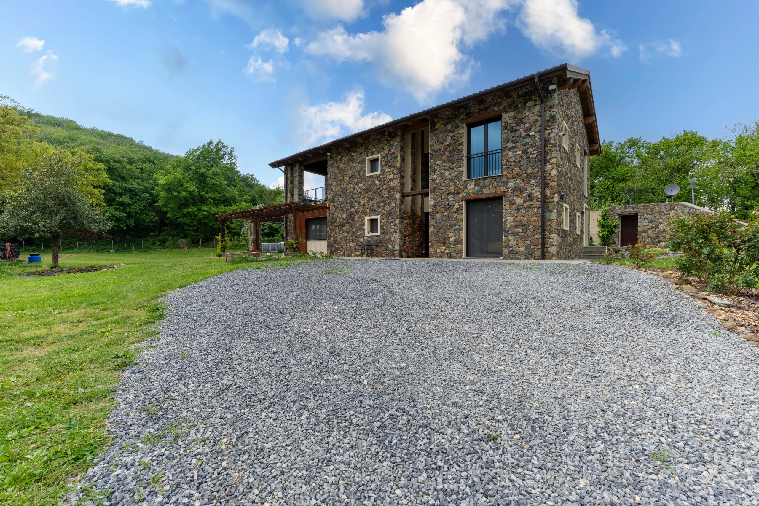 Villa in vendita a Cairo Montenotte, Rocchetta