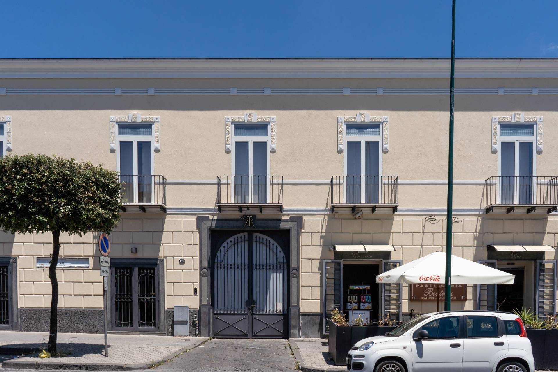 Locale commerciale in vendita a Torre del Greco