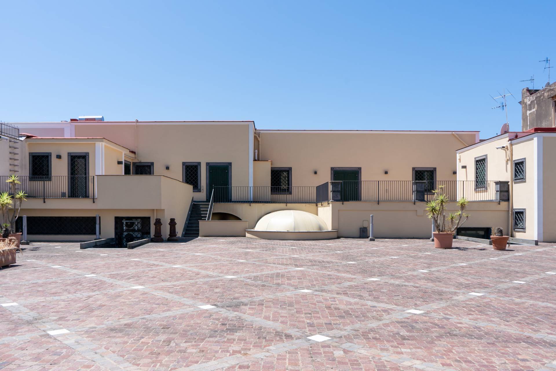 Locale commerciale in vendita a Torre del Greco