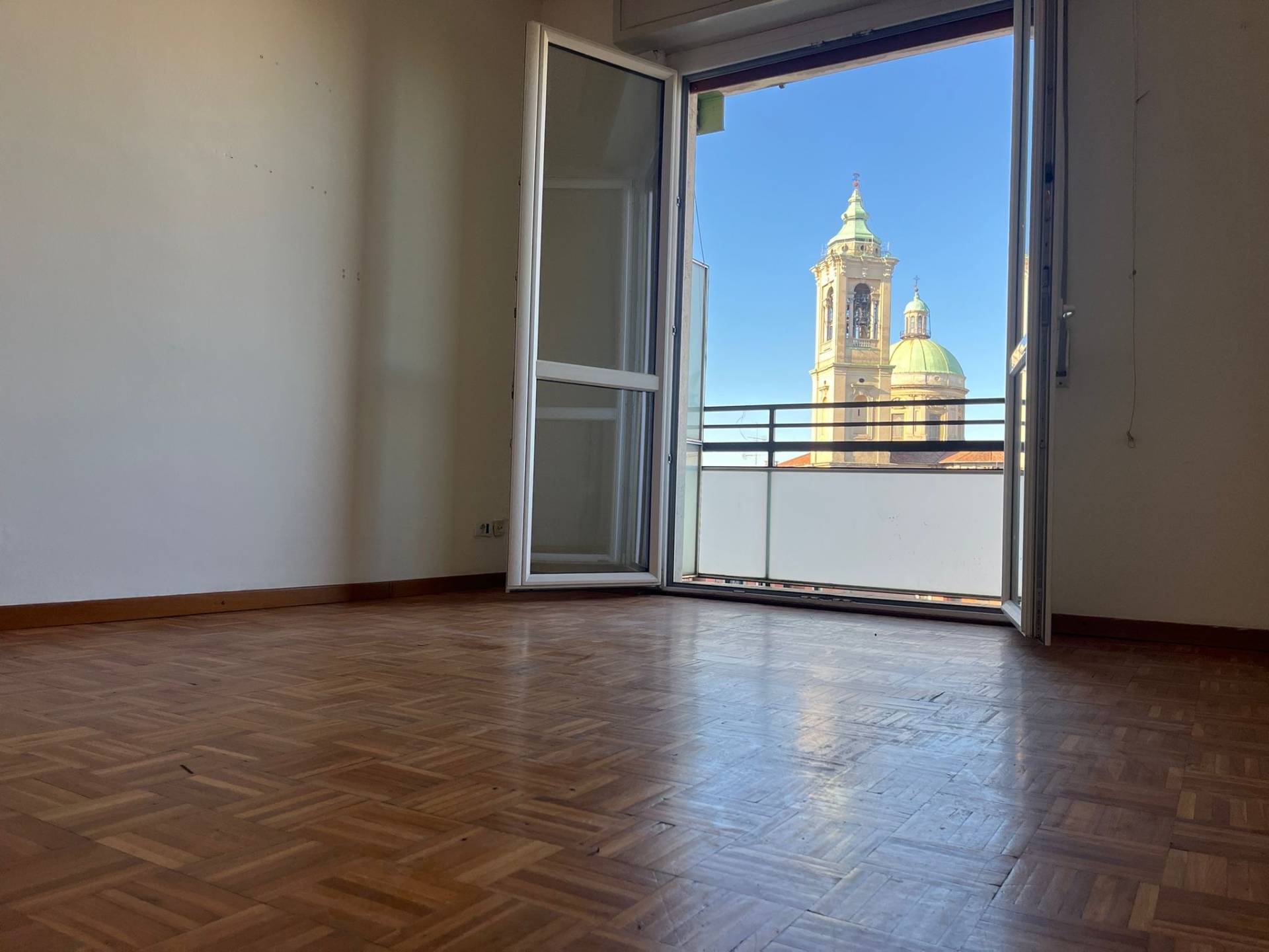 Appartamento in vendita a Rho, Zona Centro