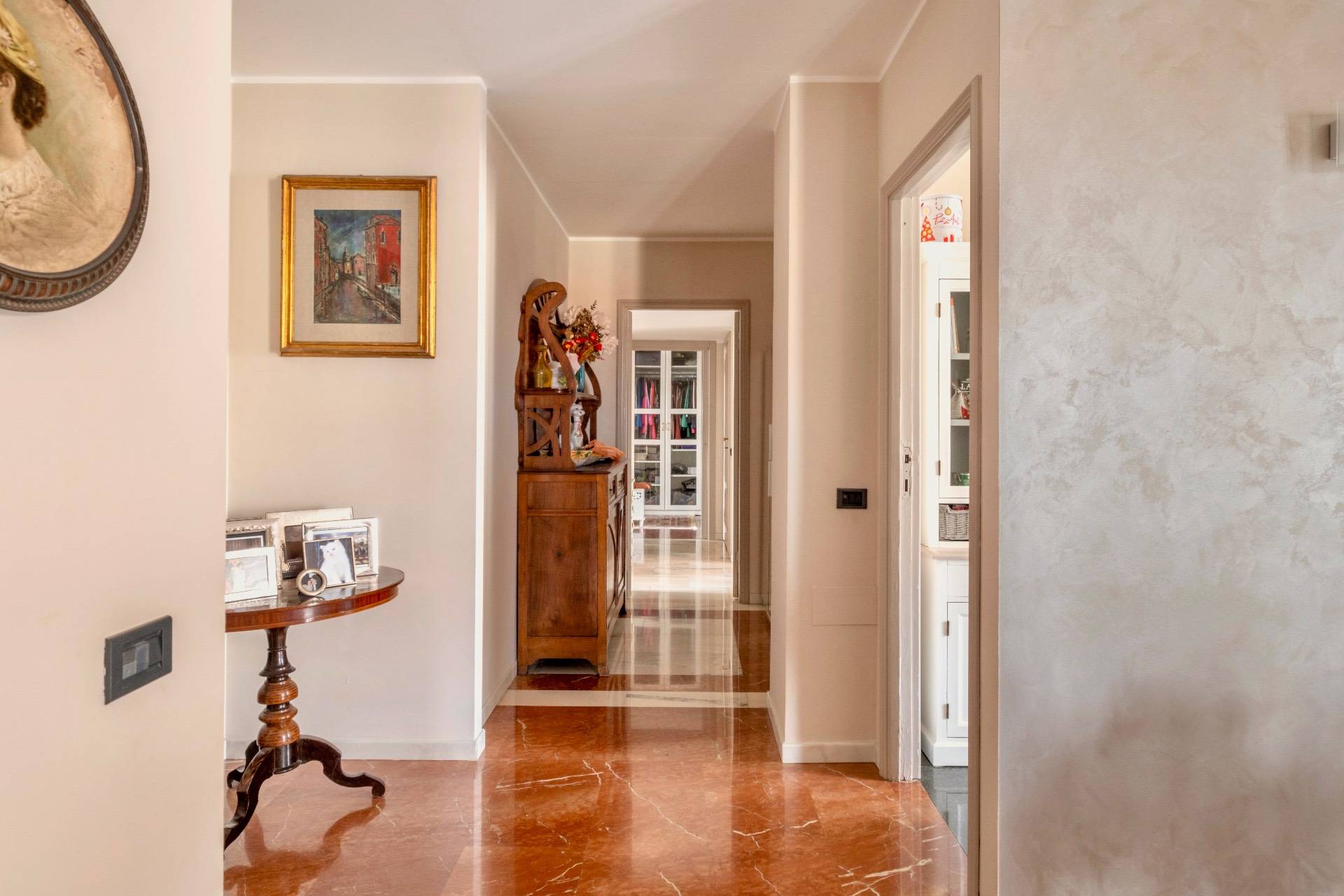 4 o pi locali in vendita a Milano, Washington