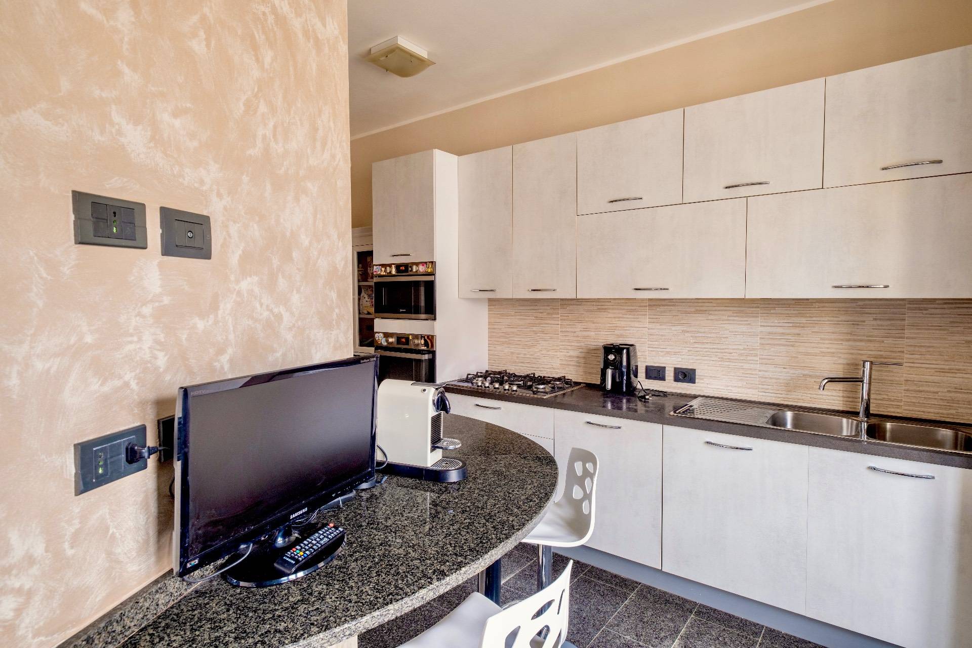 4 o pi locali in vendita a Milano, Washington