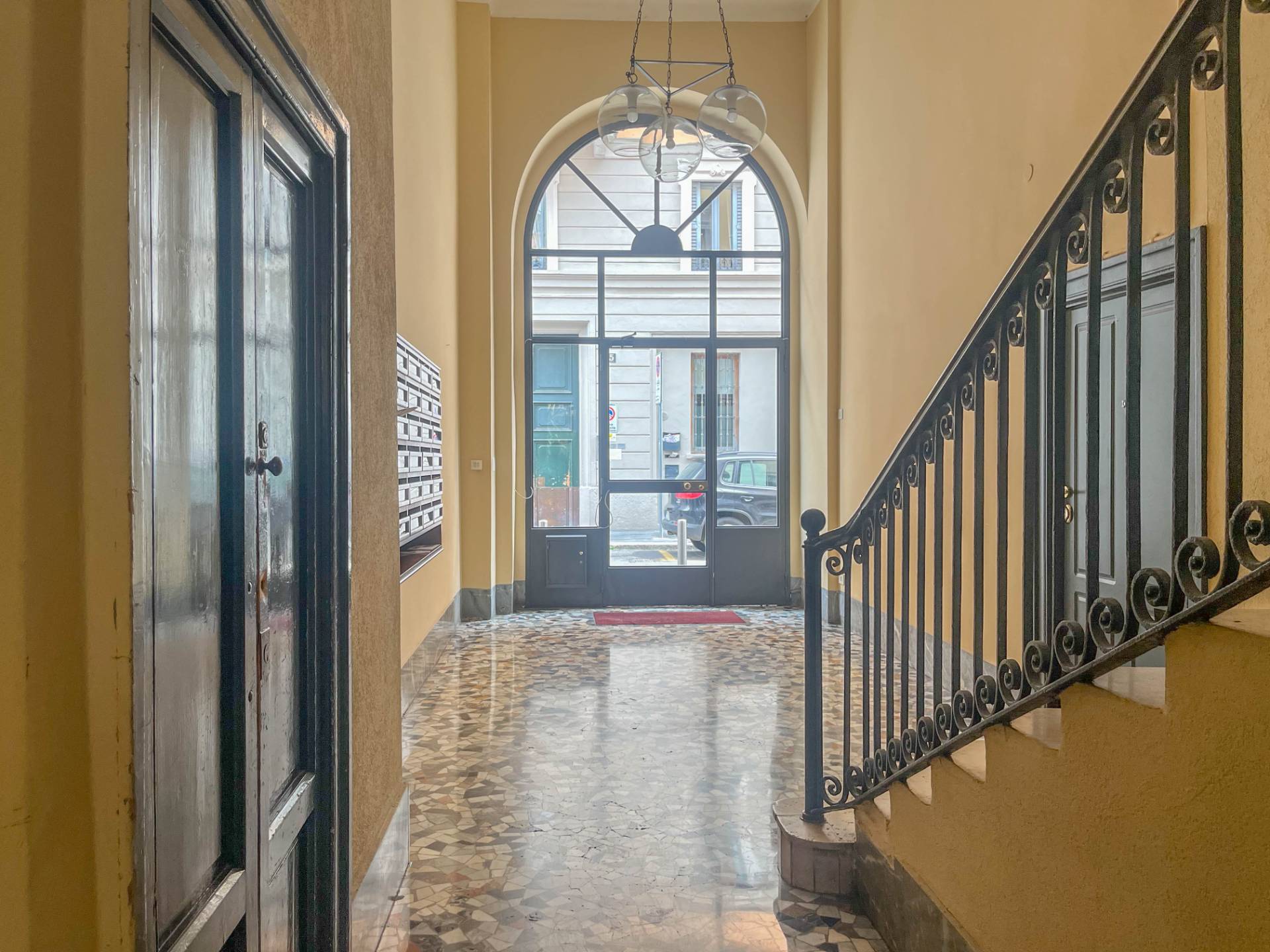 1 locale in vendita a Milano, P.ta Genova