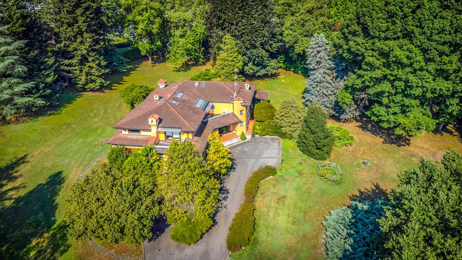 Villa in vendita a Dormelletto